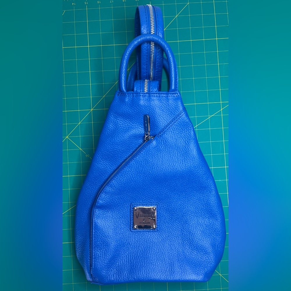 Valentina Italia Blue Pebbled Leather Sling Backpack – Made in Italy